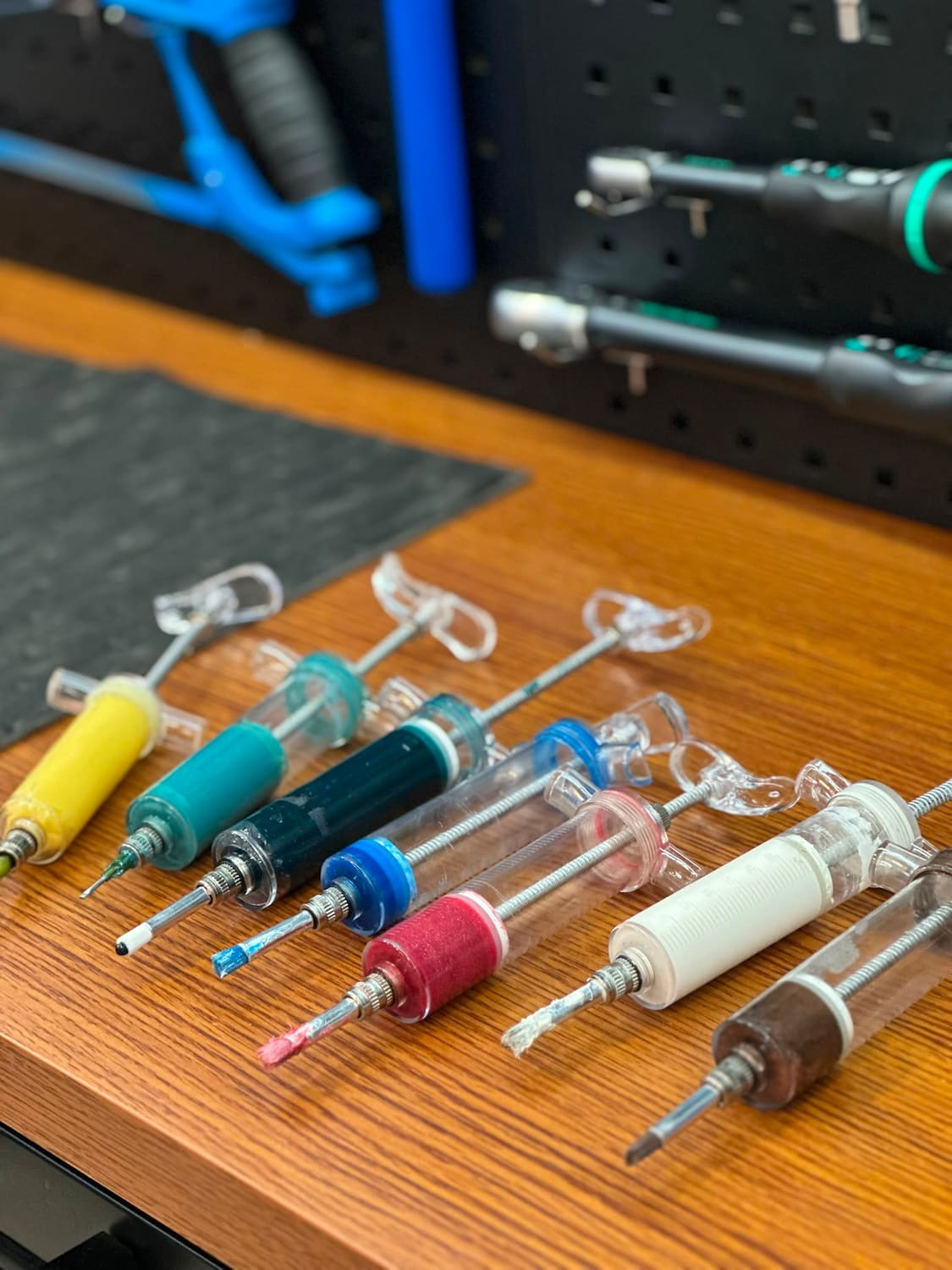 Herramientas y lubricantes del taller Veloved